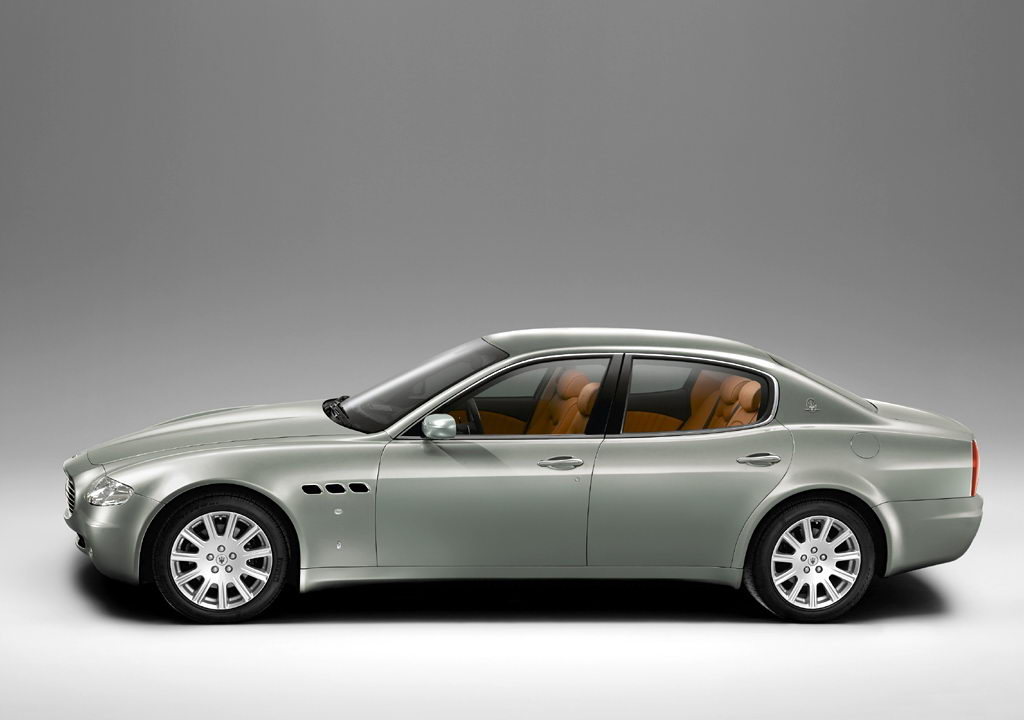 Maserati Quattroporte 2004 003.jpg